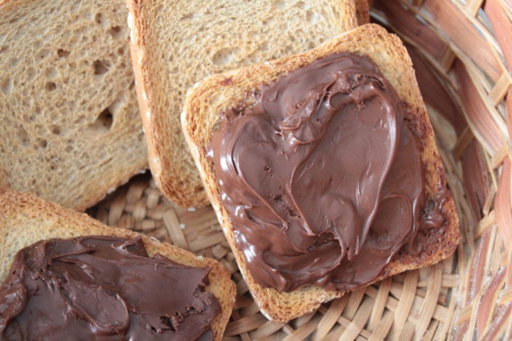 Crema spalmabile al cioccolato e mandorle vegana