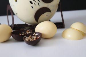 Realizzare un uovo di Pasqua al cioccolato